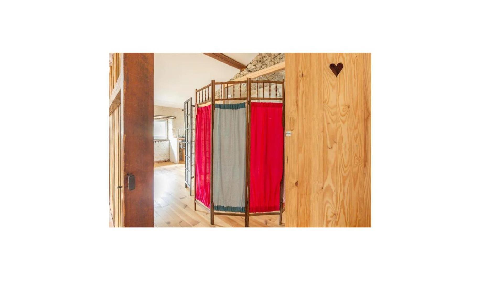 Chambre Triple Deluxe - Gite De La Louve Fougax-et-Barrineuf Ngoại thất bức ảnh